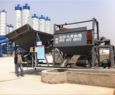 中鐵十七局鄭徐客專(zhuān)洗石機現場(chǎng)