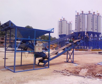 中鐵二十一局黔張?？蛯?zhuān)洗石機工作現場(chǎng)